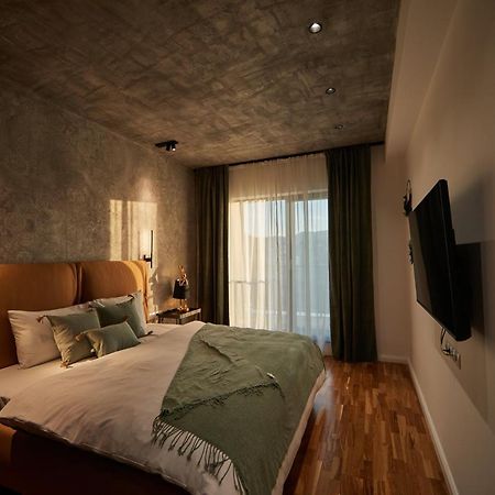 Quiboo Cosmopolit Apartment Brasov Ngoại thất bức ảnh