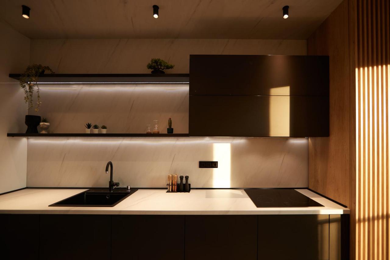 Quiboo Cosmopolit Apartment Brasov Ngoại thất bức ảnh