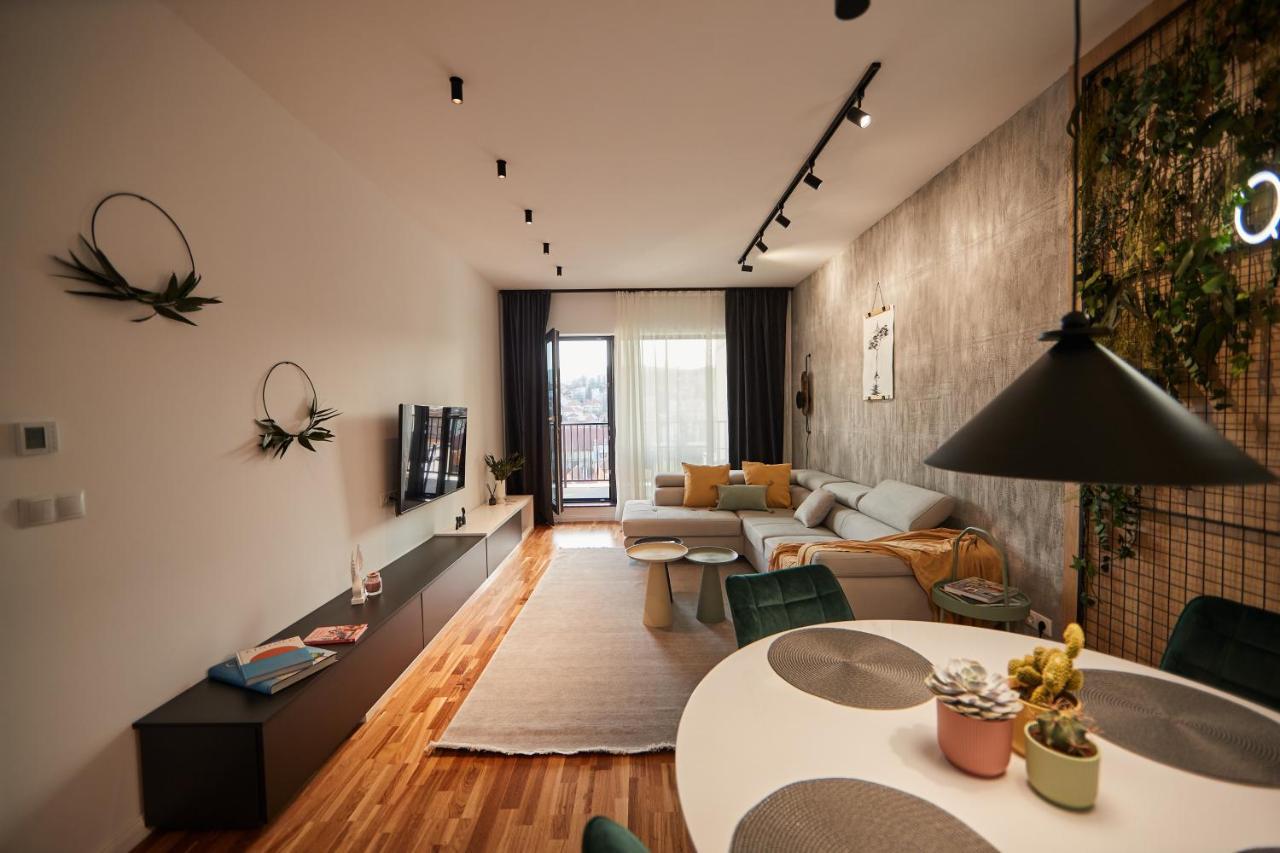Quiboo Cosmopolit Apartment Brasov Ngoại thất bức ảnh