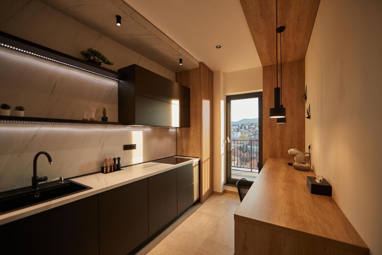 Quiboo Cosmopolit Apartment Brasov Ngoại thất bức ảnh