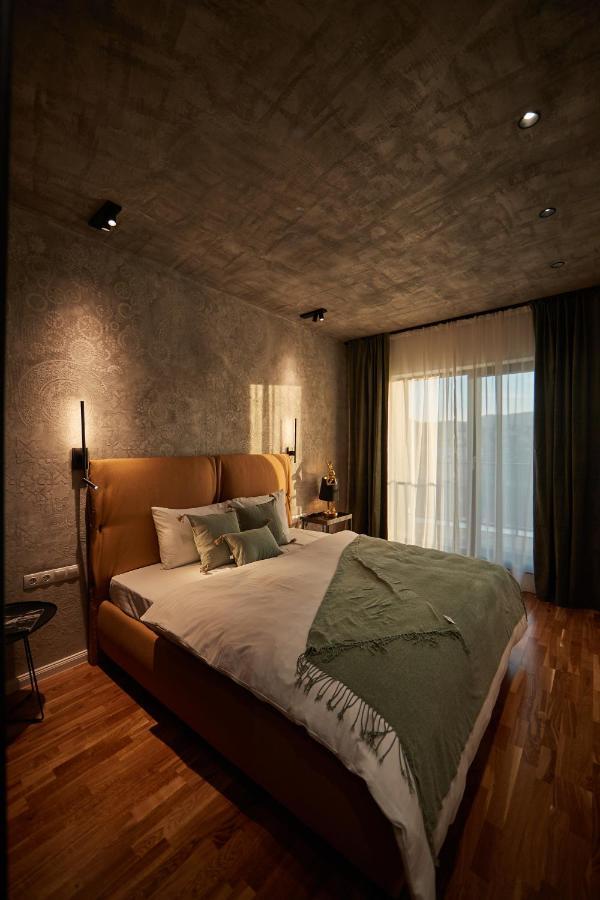 Quiboo Cosmopolit Apartment Brasov Ngoại thất bức ảnh