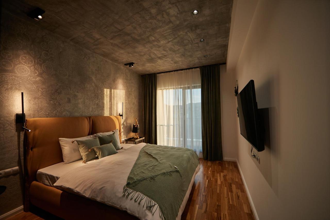 Quiboo Cosmopolit Apartment Brasov Ngoại thất bức ảnh
