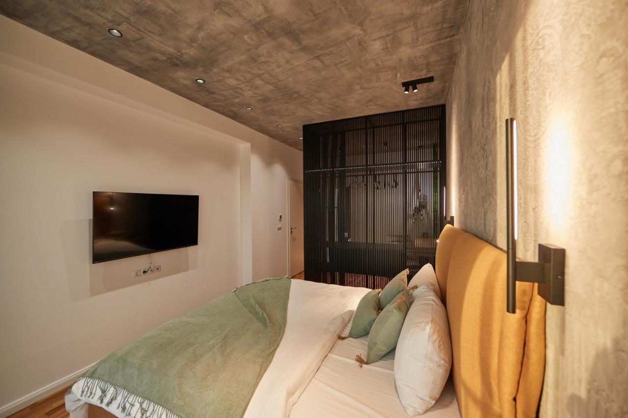 Quiboo Cosmopolit Apartment Brasov Ngoại thất bức ảnh