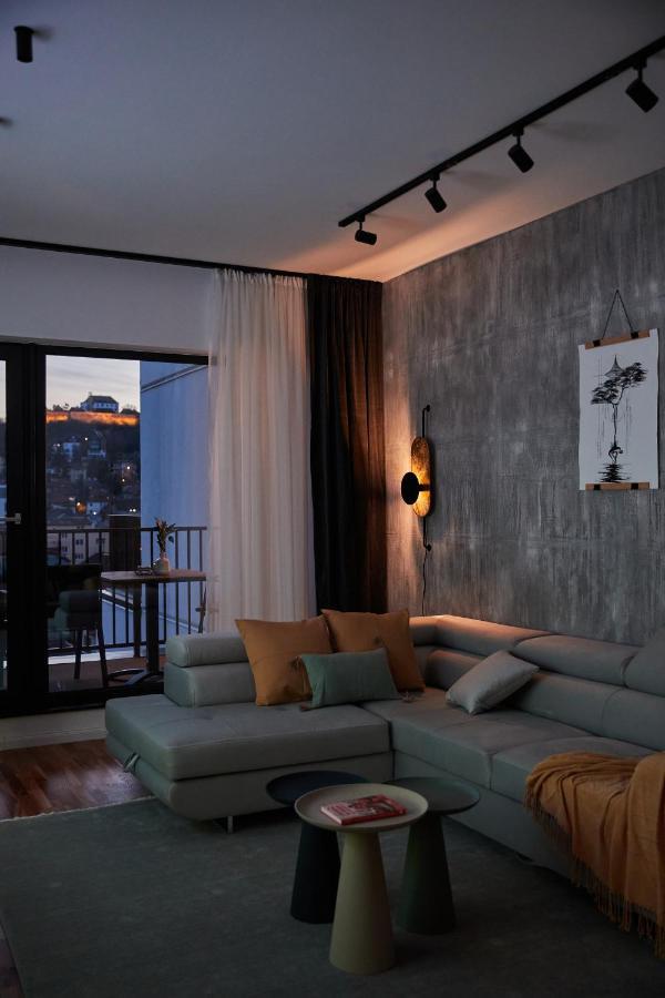 Quiboo Cosmopolit Apartment Brasov Ngoại thất bức ảnh