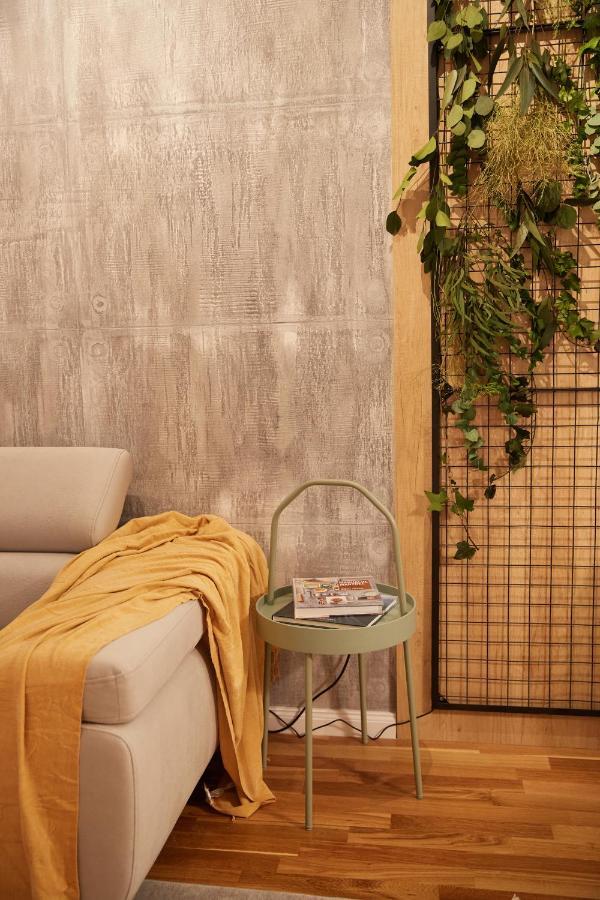 Quiboo Cosmopolit Apartment Brasov Ngoại thất bức ảnh