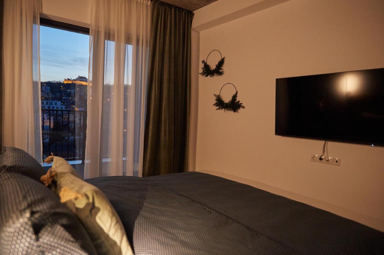 Quiboo Cosmopolit Apartment Brasov Ngoại thất bức ảnh