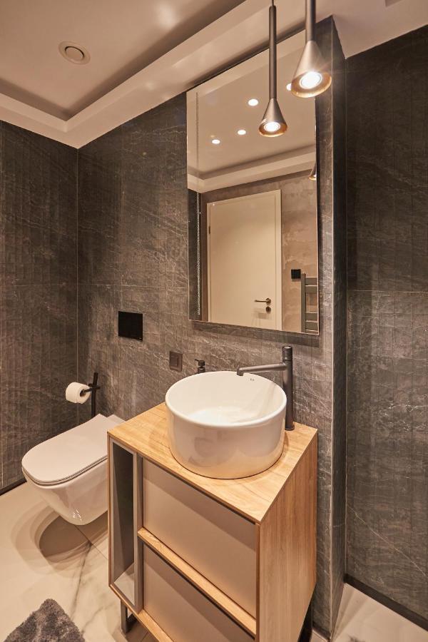 Quiboo Cosmopolit Apartment Brasov Ngoại thất bức ảnh