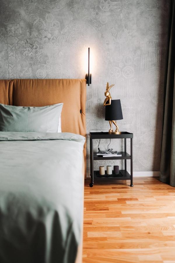 Quiboo Cosmopolit Apartment Brasov Ngoại thất bức ảnh