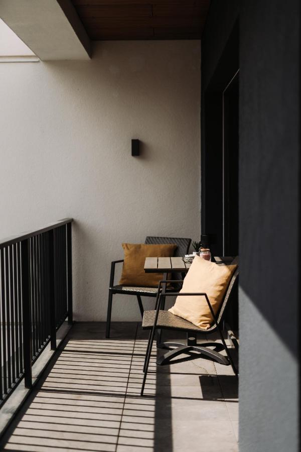 Quiboo Cosmopolit Apartment Brasov Ngoại thất bức ảnh